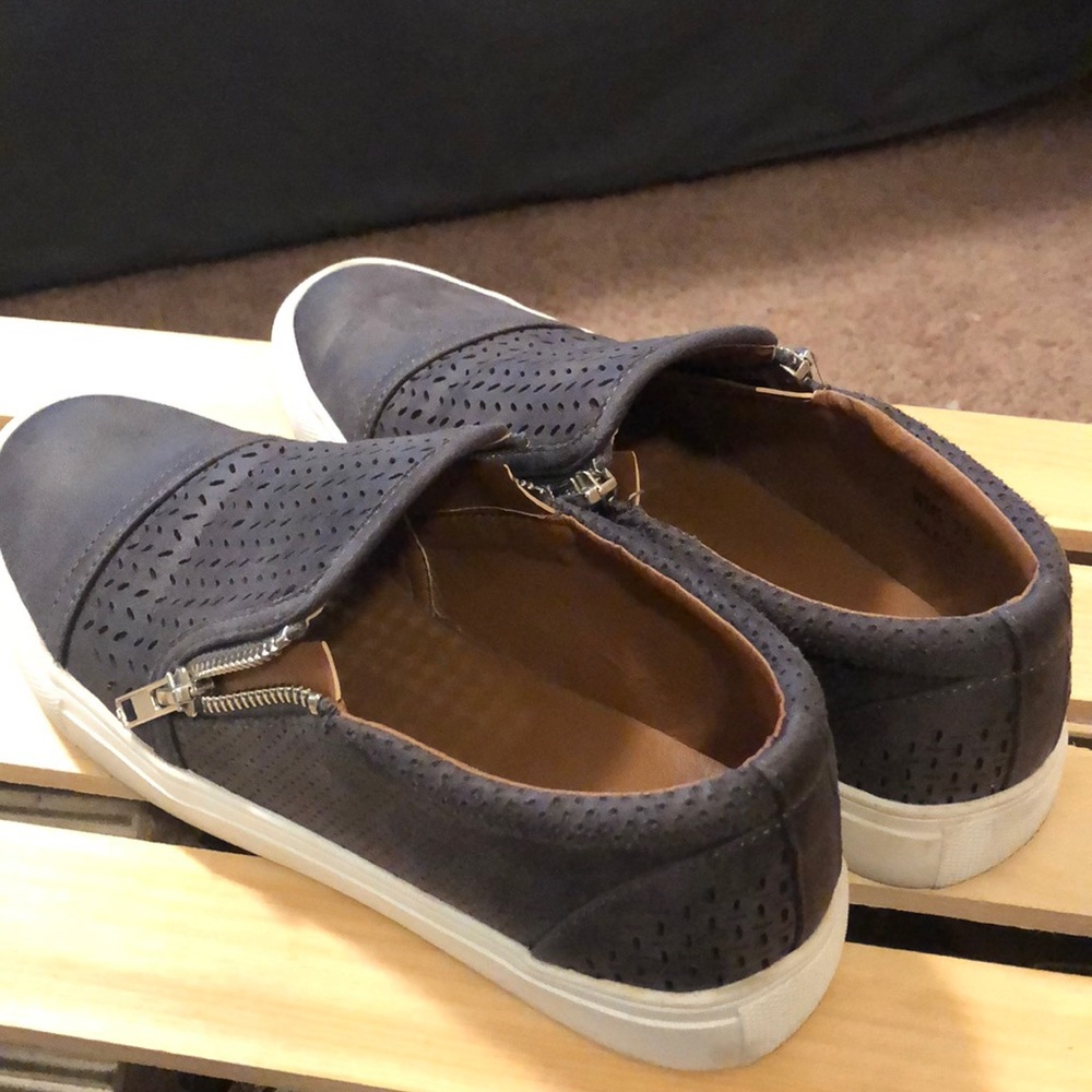 Report slip on’s